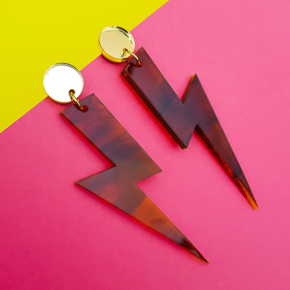 Tortoise bolts with mirror gold studs. I've sold more units of these recently than anything else!
You can find about 9 other colour combos online too ⚡🦜
fizzgoespop.com/products/torto…