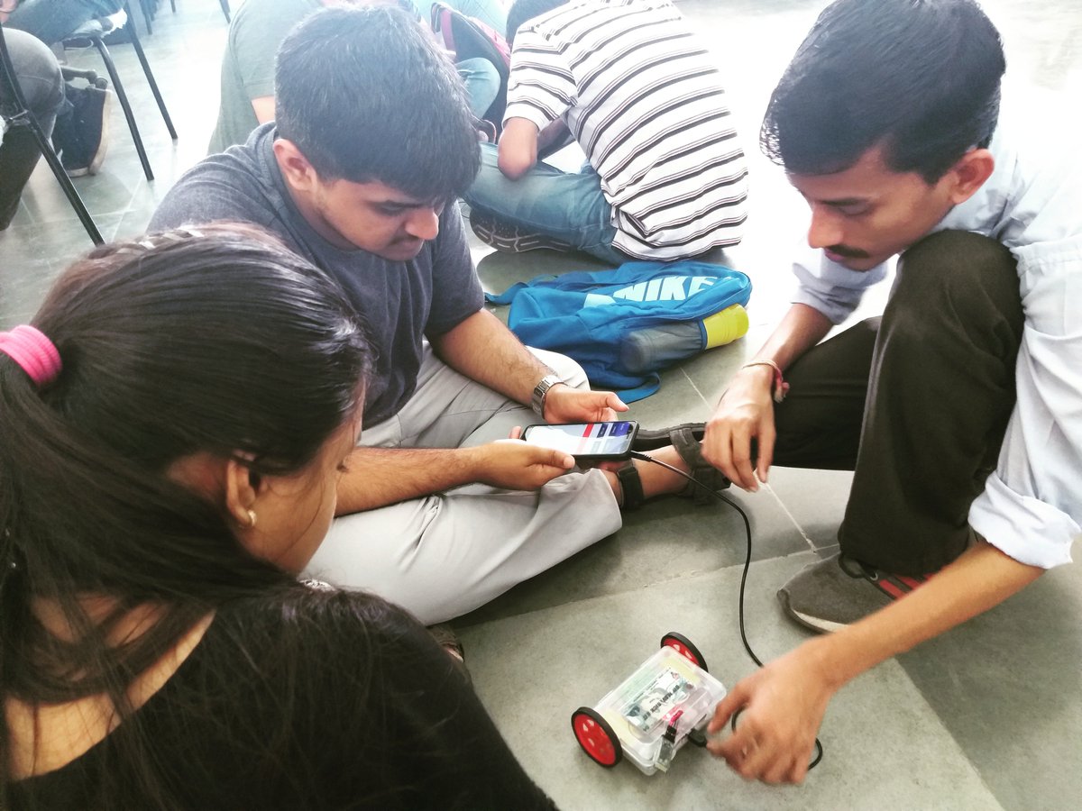 WeMaverick's tweet photo. Robotics Workshop conducted by #Maverick_Den on #Bluetooth_Controlled_Robot at Smt Indira Gandhi College Of Engineering Ghansoli, Navi Mumbai.

#education #students #teachers #schools #computers #robotics #engineering #workshop #bluetooth #navimumbai #robot #controlled #college https://t.co/qvGpv9z2nV