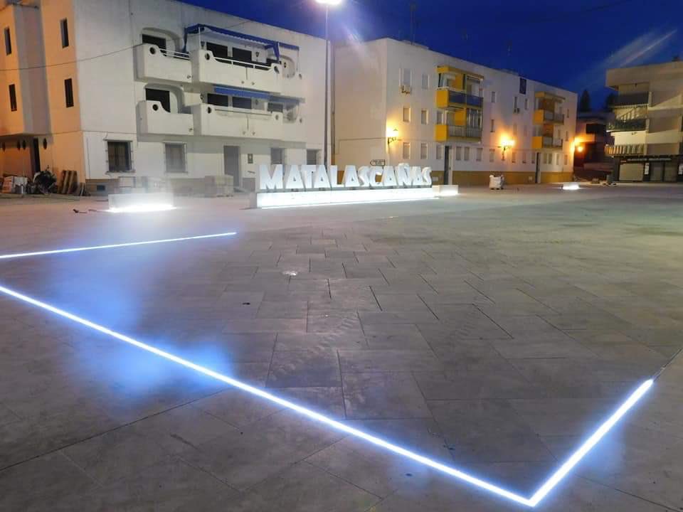 MejorPlaya's tweet photo. Nuevo look y nueva iluminación en la Plaza de #Matalascañas https://t.co/cdfVMnZKpX