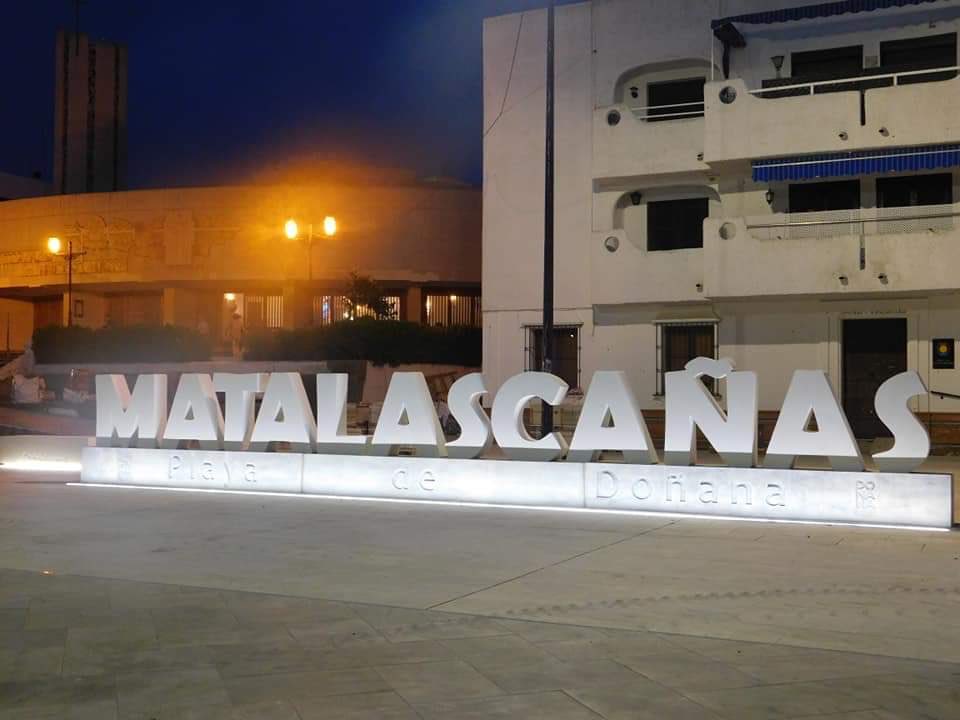 MejorPlaya's tweet photo. Nuevo look y nueva iluminación en la Plaza de #Matalascañas https://t.co/cdfVMnZKpX