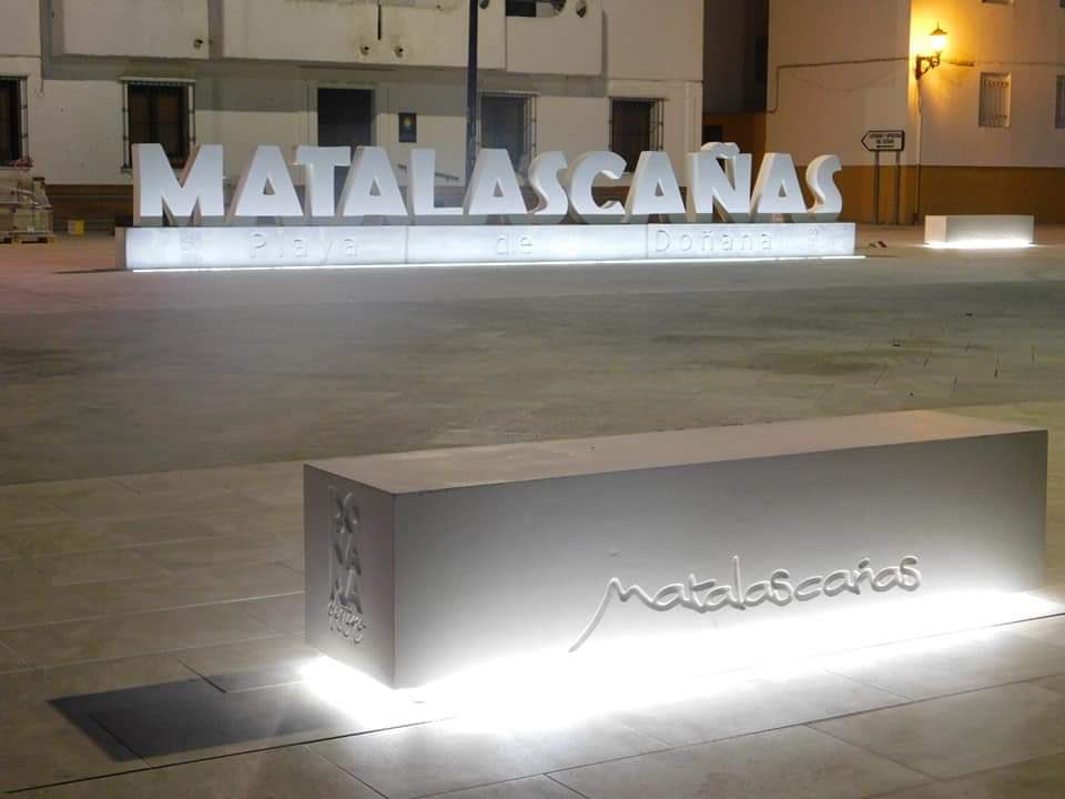 MejorPlaya's tweet photo. Nuevo look y nueva iluminación en la Plaza de #Matalascañas https://t.co/cdfVMnZKpX
