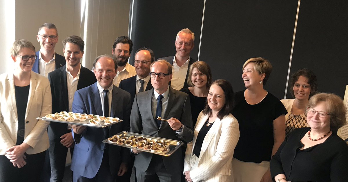 Gisteren lanceerden minsters <a href="/philippemuyters/">Philippe Muyters</a> en <a href="/BenWeyts/">Ben Weyts</a> de nieuwe roadmap rond eiwittransitie van <a href="/FlandersFOOD/">Flanders' FOOD</a> in het kader van het onderzoeksprogramma ‘New &amp; Shifting Proteins’ met de steun van <a href="/VLAIO_be/">VLAIO</a>. Een opportuniteit en uitdaging voor de Vlaamse #voedingsindustrie!