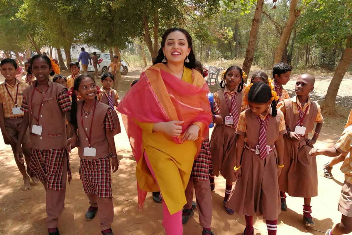 VavuniyaC's tweet photo. #NithyaMenen 😍😍😍 https://t.co/VDSvpKsCvN