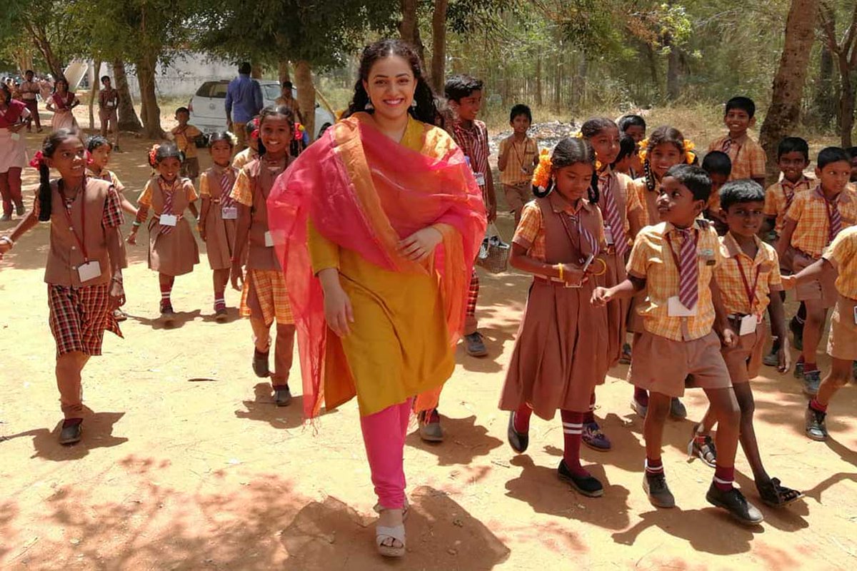 VavuniyaC's tweet photo. #NithyaMenen 😍😍😍 https://t.co/VDSvpKsCvN