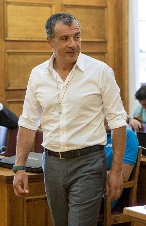VBathens's tweet photo. Ο Σταύρος σήμερα στις 1.45 μμ στον cosmos 96.5 fm Κεφαλονιά! #Ευρωεκλογές #ευρωεκλογές #EuropeanParliamentElections #topotami #alitheiesmono @St_Theodorakis https://t.co/tzmgrGvtzk