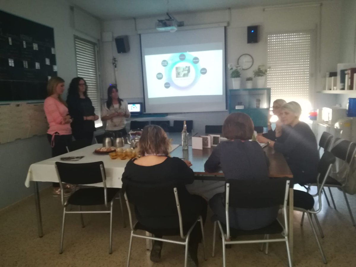vic_educacio's tweet photo. 📷L’escola Doctor Joaquim Salarich acull la visita  institucional de Pistoia per mostrar el seu projecte d'educació infantil vinculat al projecte de coherència educativa 0/6 de la ciutat #Pistoia2019 https://t.co/4setukEgTP
