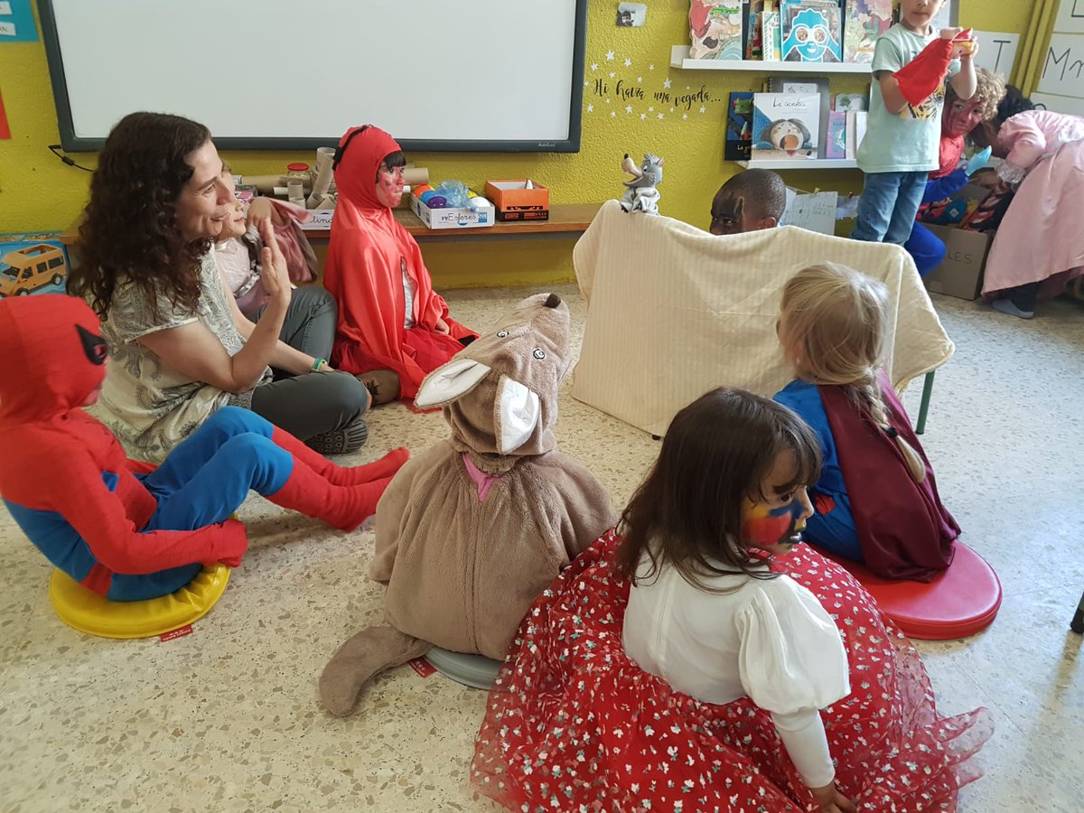 vic_educacio's tweet photo. 📷L’escola Doctor Joaquim Salarich acull la visita  institucional de Pistoia per mostrar el seu projecte d'educació infantil vinculat al projecte de coherència educativa 0/6 de la ciutat #Pistoia2019 https://t.co/4setukEgTP
