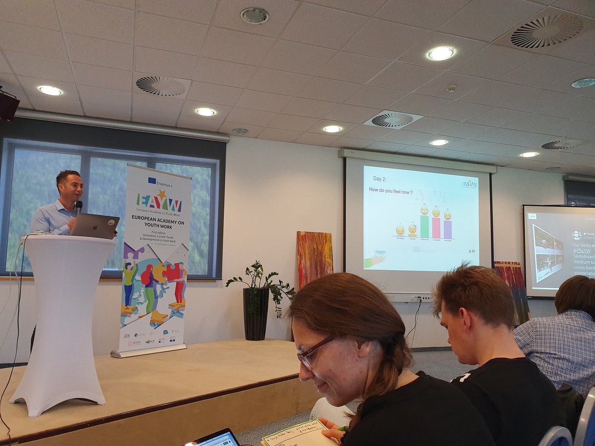 We have started with the last, 4th day of #EAYW! Watch us online! 😀 Watch us at ➡️ bit.do/eayw-live! 💻📺 Currently, Dr. Theo Gavrielides, EAYW researcher presents the results of what we learned as a Academy. 🔝