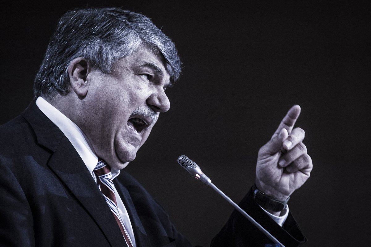 luntang's tweet photo. Passion!
@RichardTrumka @AFLCIO
@JunckerEU @EU_Commission
@vanderbellen
@JosephEStiglitz #PeoplePowerProfits

@etuc_ces congress in #Vienna #ETUC19 #SocialRights #SocialEurope https://t.co/NwdYewkL1t