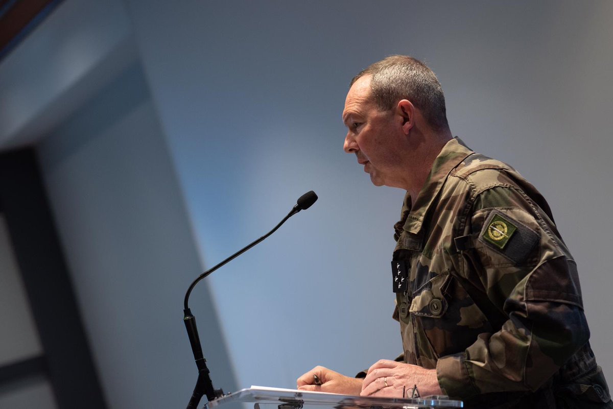 CEMAT_FR's tweet photo. [61e session #CFMT] Le #CFMT est un outil essentiel du commandement. Véritable pouls de l'@armeedeterre, les points d'attention remontés lors des échanges sont riches et variés : reconversion, familles, hébergement. Sujets #CondiPers qui s'intègrent au #PlanFamille. https://t.co/PbIgEL5BDw