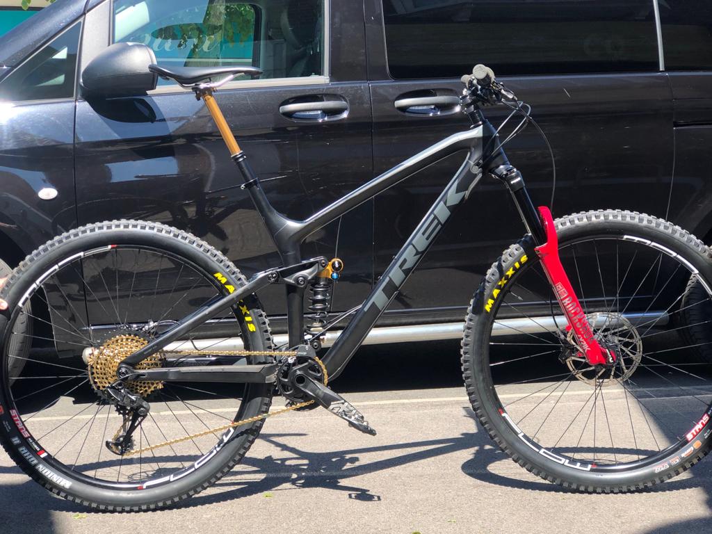 bcycleworks's tweet photo. Looking fresh after a service. Chain, cassette and pivot bearings - ready for a holiday. Make sure your bike is in tip top condition this summer. We offer a full range of services to keep your pride and joy running sweet. #workshop #SramTech #ShimanoServiceCenter #BoschExpert https://t.co/ytjTZd99yM