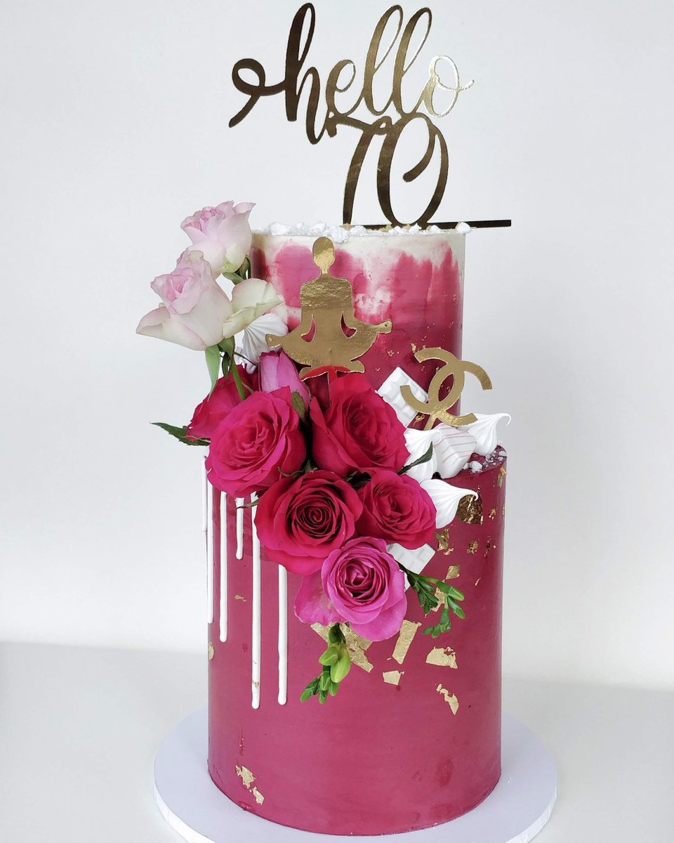 SimonaCakeCraft's tweet photo. ✨A glamorous cake for a glamorous woman... Happy 70th Glam Gran!!!✨
This two-tier cake was a special surprise for Jacqui's mum! I hope you had a lovely time!!!❤️
.
.
.
.
.
#simonascakes #edinburgh #edinburghcake #edinburgcakes #edinburghcakemaker https://t.co/ZPvuWvSImS