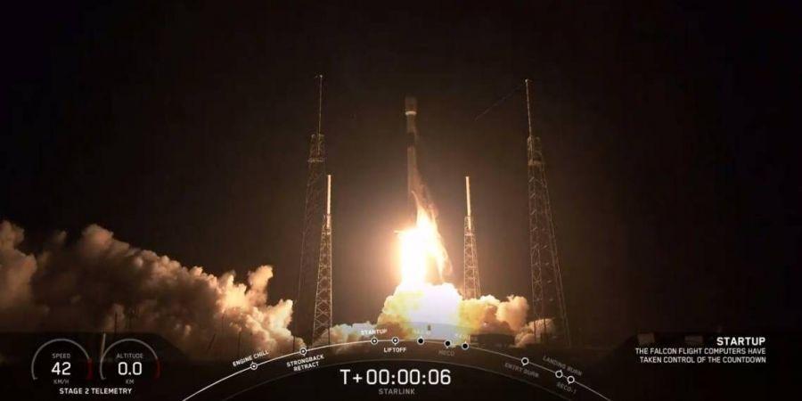 antizrada's tweet photo. SpaceX запустила ракету Falcon 9 с 60 спутниками для космического интернета #Falcon #SpaceX #Starlink #интернет #спутник https://t.co/Fdev3RhO4C https://t.co/jBcd0cDoSY