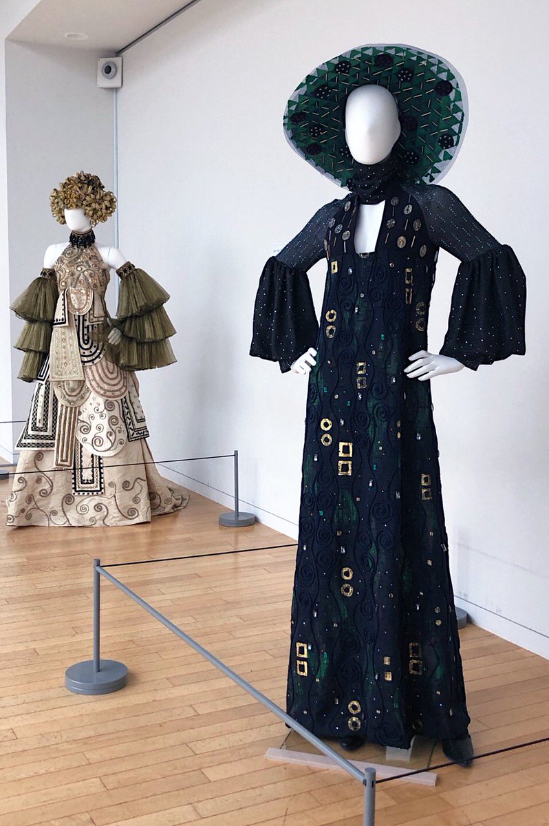 国立新美術館 Nact 六本木アートナイト19 5 25 土 26 日 に開催 5 25 土 ウィーン モダン展 は22 00までご鑑賞いただけます エミーリエ フレーゲ の肖像 の再現ドレスとエミーリエにインスピレーションを受けたドレスは会場内休憩