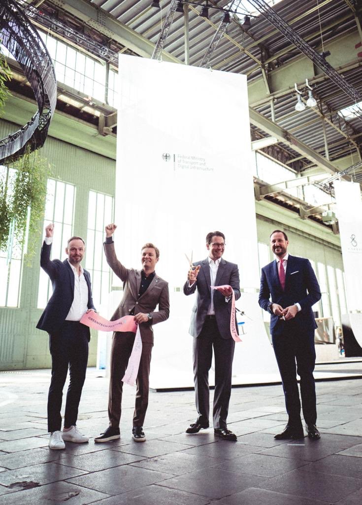 Here we go! H.R.H. <a href="/CrownPrinceHM/">HRH Haakon Magnus</a> and our patron and Minister of Transport @AndiScheuer joined us to #celebratechange 🎉 Get your free exhibition tickets today (link in bio) @IN_Germany_DE