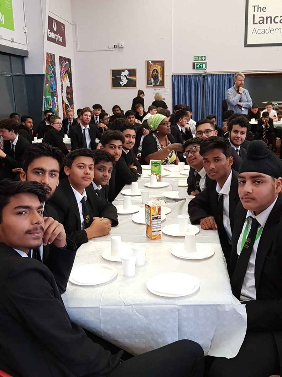 LancasterLWLAT's tweet photo. #BIGBreakfast
#GroupSnap 
#Tutogroup 
#Leavers
#PrideinLancaster https://t.co/IX0AyuRq54