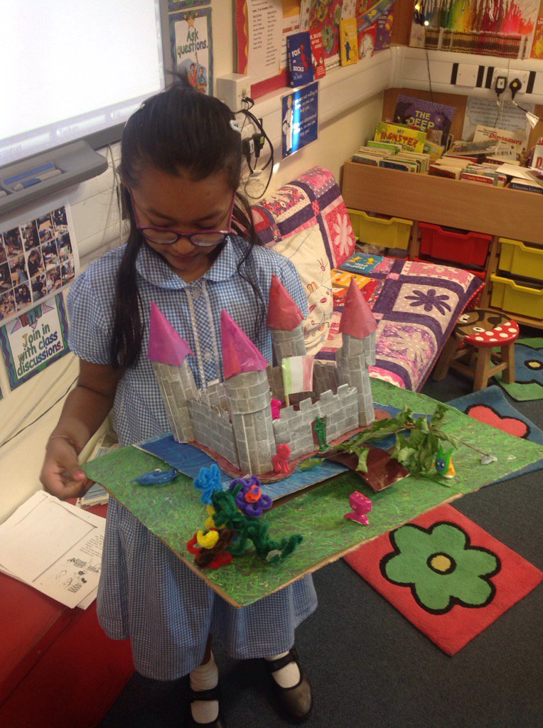 chadvaleprimary's tweet photo. #CVCutts I have made this Roman Castle to show to the children in my class! https://t.co/V0Y2QBhit2