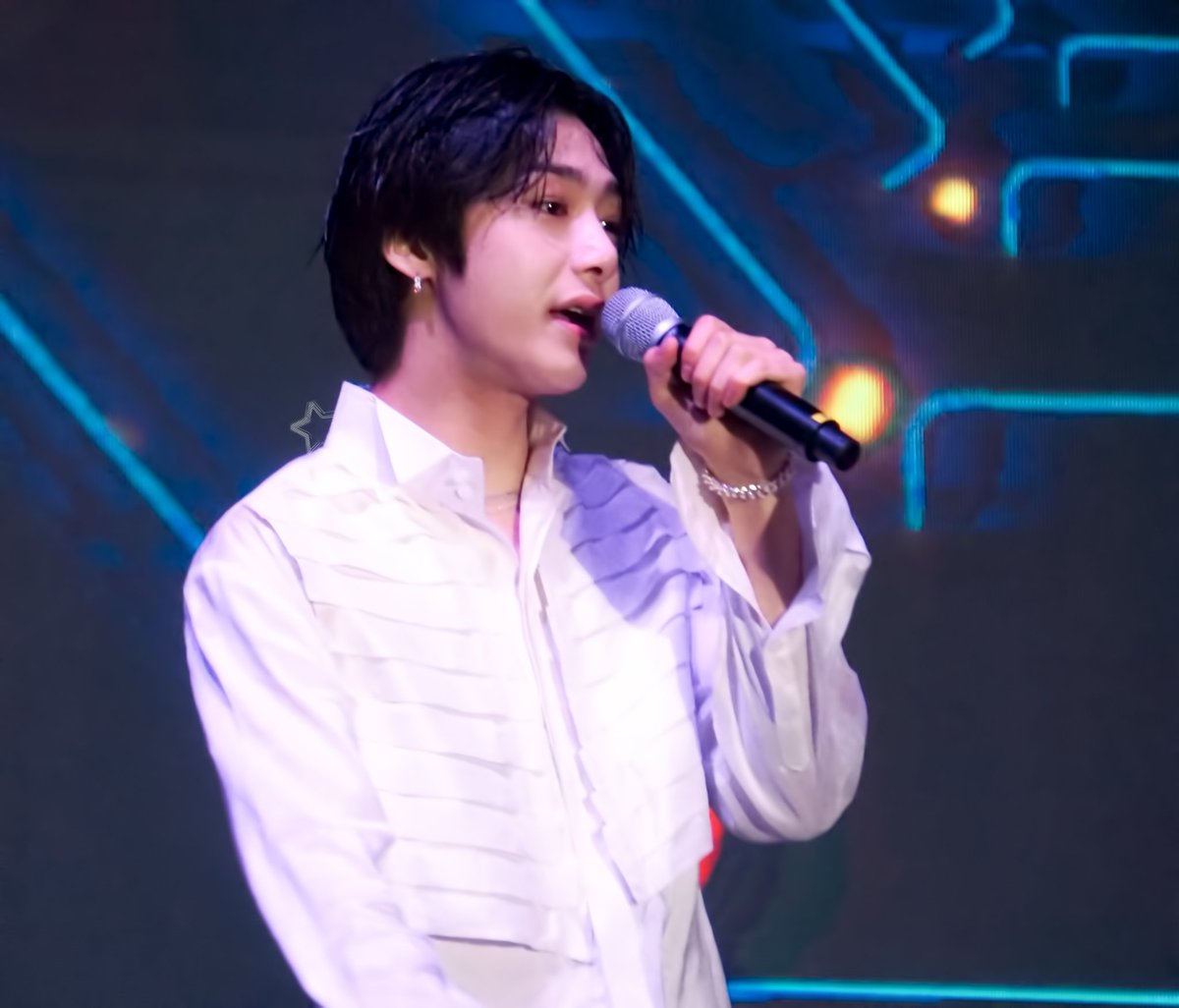 monx_star's tweet photo. 190519 AFMF

형원이가 마시는 물이라도 될걸 그랬어.....

#MONSTA_X #HYUNGWON #ヒョンウォン 
#몬스타엑스 #형원 https://t.co/O8RxCrgTIe