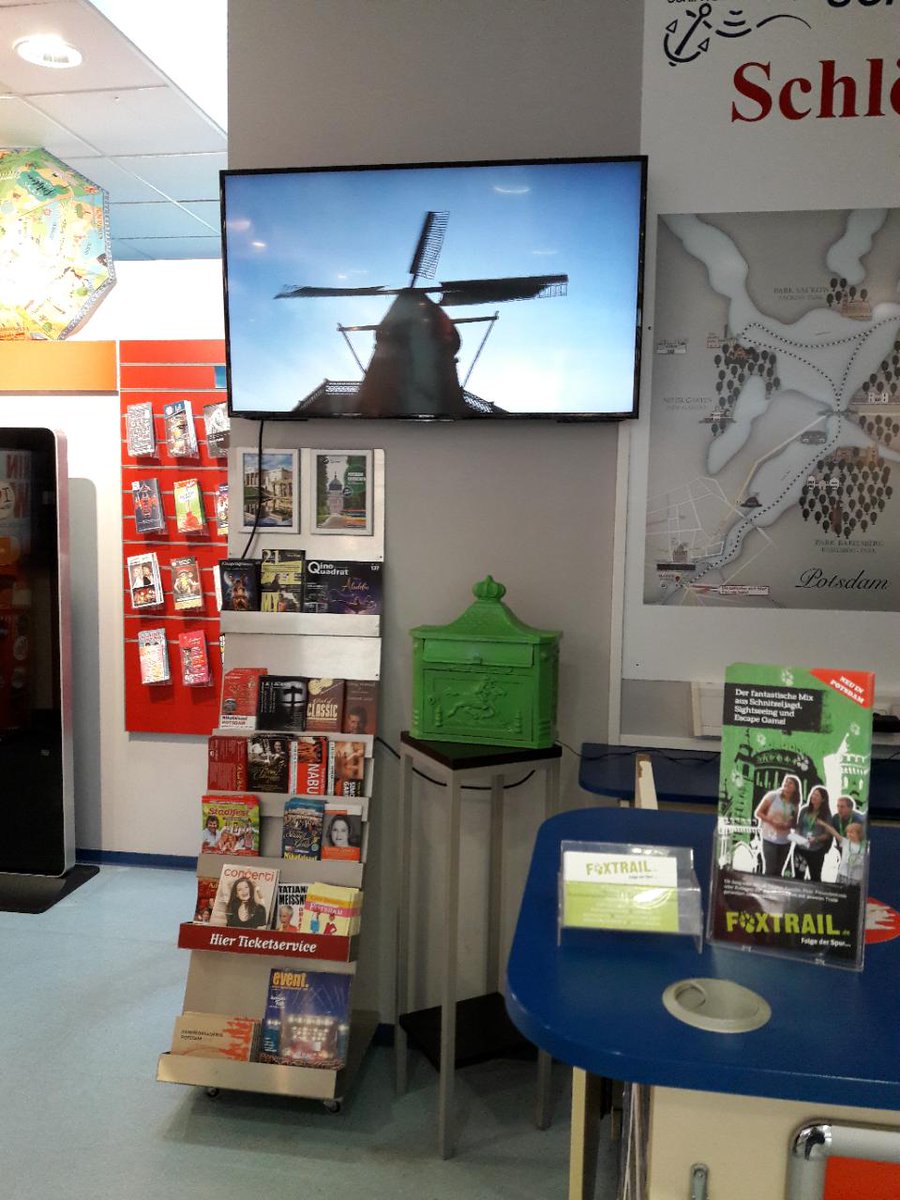 Der Fuchs durfte sich gestern zusammen mit PMSG Potsdam Marketing und Service GmbH auf einer Veranstaltung von visitBerlin in der Tourist-Information im Potsdamer Hauptbahnhof präsentieren! 
In Potsdam startet der Fuchs im Juli diesen Jahres mit Foxtrail Kutscher 🦊