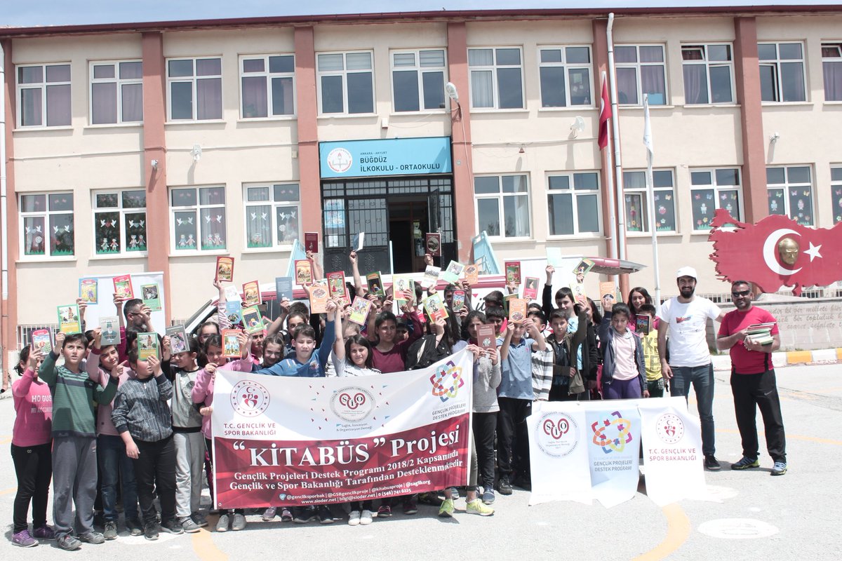 kitabusproje's tweet photo. Dünkü Akyurt Büğdüz Ortaokuluna düzenlediğimiz ziyaretten kareler. 🙂
#Kitabüs

@saglikorg
@gencliksporbak
@GSBgenclikproje
@kasapoglu https://t.co/aU0WnvDhgq