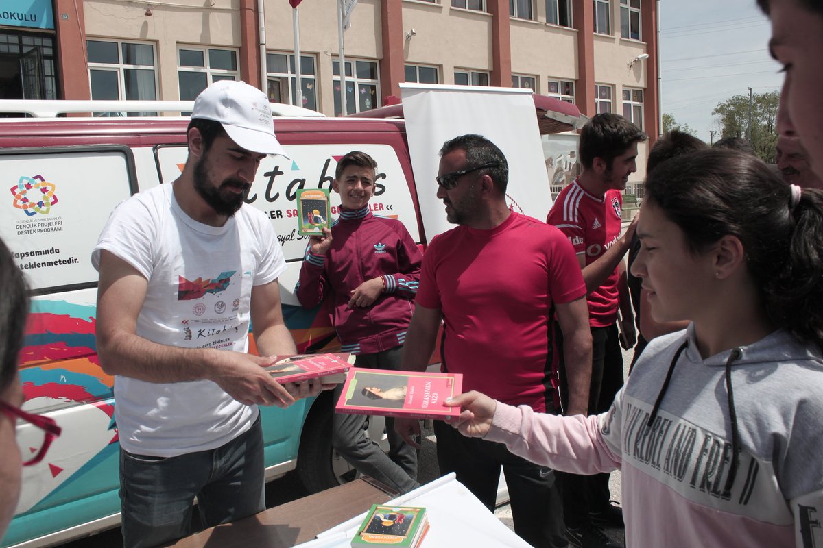 kitabusproje's tweet photo. Dünkü Akyurt Büğdüz Ortaokuluna düzenlediğimiz ziyaretten kareler. 🙂
#Kitabüs

@saglikorg
@gencliksporbak
@GSBgenclikproje
@kasapoglu https://t.co/aU0WnvDhgq
