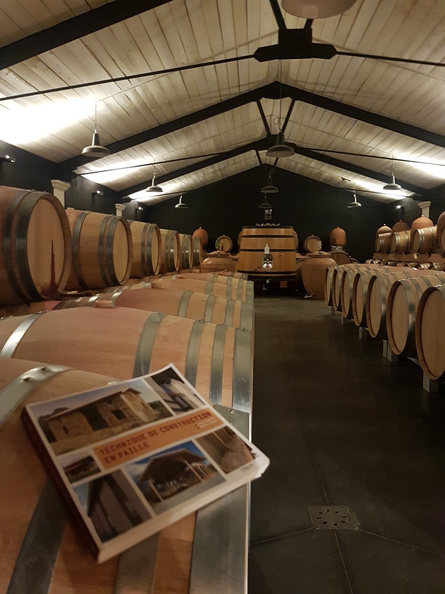 West_Wood_Tiny's tweet photo. Intervention sur le module, charpente, menuiserie pour la pro paille au domaine du Margaux Gravier , vin bio un super cadre et un accueille au top. Construction dans quelques semaine des chai de vieillissement en paille #boisetpaille #citezenHold #propaille #rfcp #résonancepaille https://t.co/eMVASPL6mi