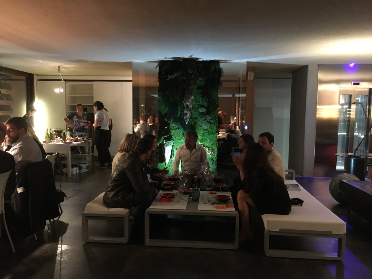 ClusterMontagne's tweet photo. RENCONTRE CHEZ | Un grand merci à l'équipe JMV RESORT pour cet instant réseau ! Le temps s'est arrêté pour cette soirée où tous nos sens ont été touchés grâce à votre Art de recevoir ! Une belle vitrine de vos savoir-faire... #architecture #réseau #montagne #jmvresort https://t.co/9l4EvUdzKt