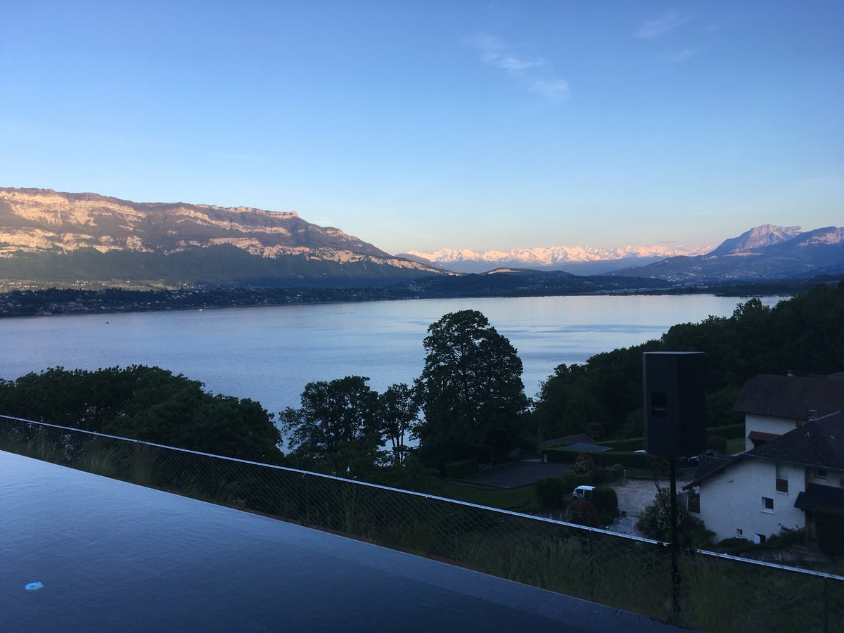 ClusterMontagne's tweet photo. RENCONTRE CHEZ | Un grand merci à l'équipe JMV RESORT pour cet instant réseau ! Le temps s'est arrêté pour cette soirée où tous nos sens ont été touchés grâce à votre Art de recevoir ! Une belle vitrine de vos savoir-faire... #architecture #réseau #montagne #jmvresort https://t.co/9l4EvUdzKt