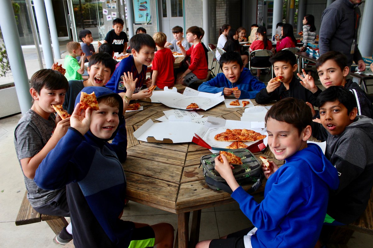 asijessc's tweet photo. A great way to end a great year! Pizzas aplenty at our year-end celebration lunch. Thank you, @esprincipals, for rewarding our work with this feast! https://t.co/z8ifVM2NzI