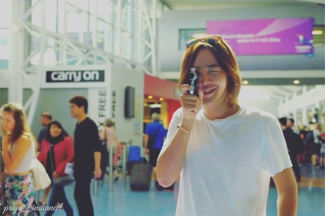 priya_indianeel's tweet photo. He is really sooooo beautiful, words can hardly explain.. love that gentle cute face behind his cute camera, simple looks, long pretty hair... waaah.. so in love Oppa... 😘 @AsiaPrince_JKS #NelsonDiary #JangKeunSuk #JKS #장근석
#チャングンソク #IndialovesJKS #eelswillwaitforJKS https://t.co/PrhOm87Ax1