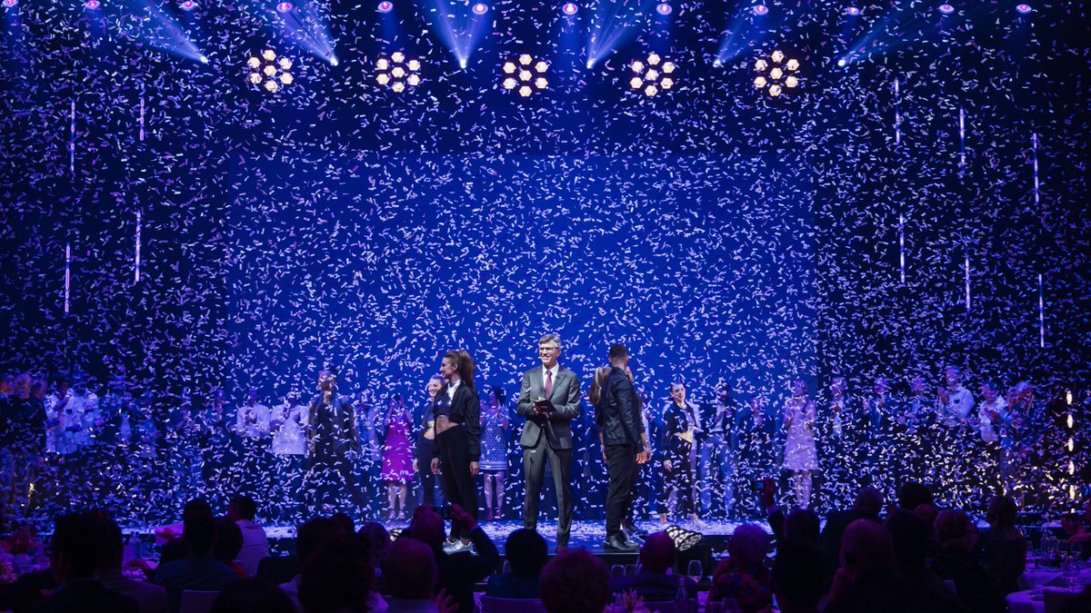 SeedZurich's tweet photo. Wir freuen uns riesig über den XAVER, den wir gestern Abend gemeinsam mit Bright Entertainment für das 150-Jahr-Jubiläumsfest der Hch. Kündig &amp; Cie. AG entgegennehmen durften. @actsandevents 
https://t.co/ziZ3Tk5zR4 https://t.co/GVQEWZWkHw