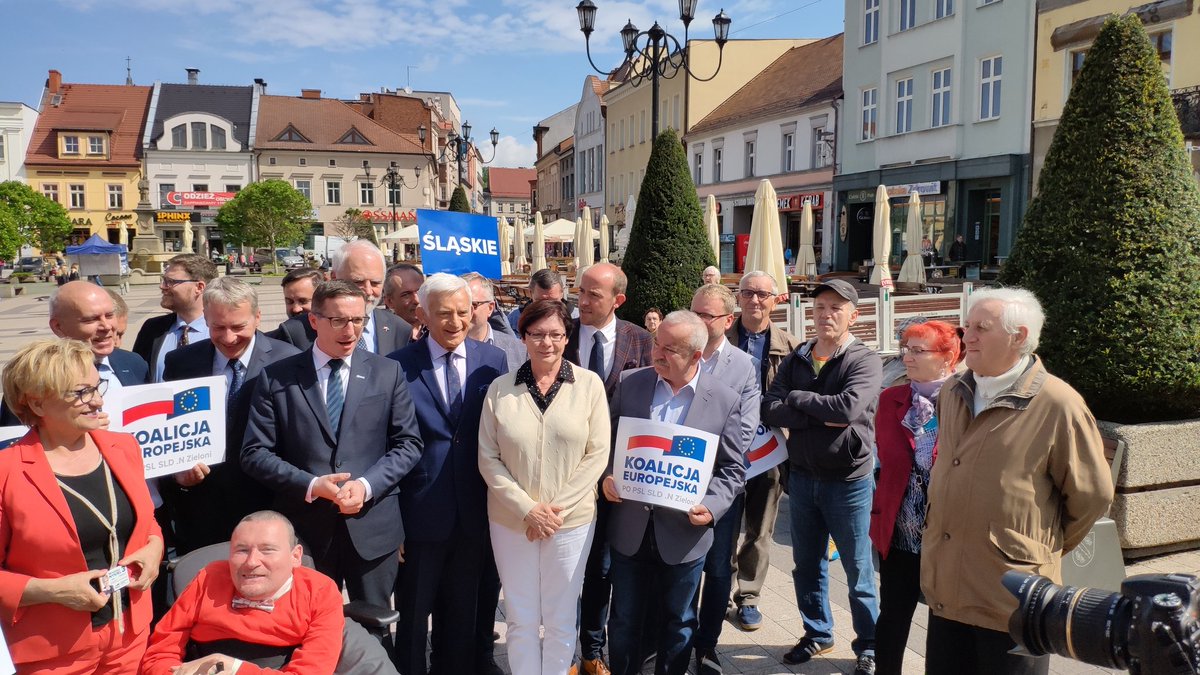 renatacaban's tweet photo. Dziś zaczynamy w @rybnikeu. Jestem z najlepszymi @bbudka @kuczerapiotr @MiroslawSuchon @JerzyBuzek . Zachęcamy do głosowania na #KoalicjaEuropejska #WielkiWybór #PrzyszłośćPolski @N_Slaskie @nowoczesna @KObywatelskaPON https://t.co/x5Tyrzrn5q