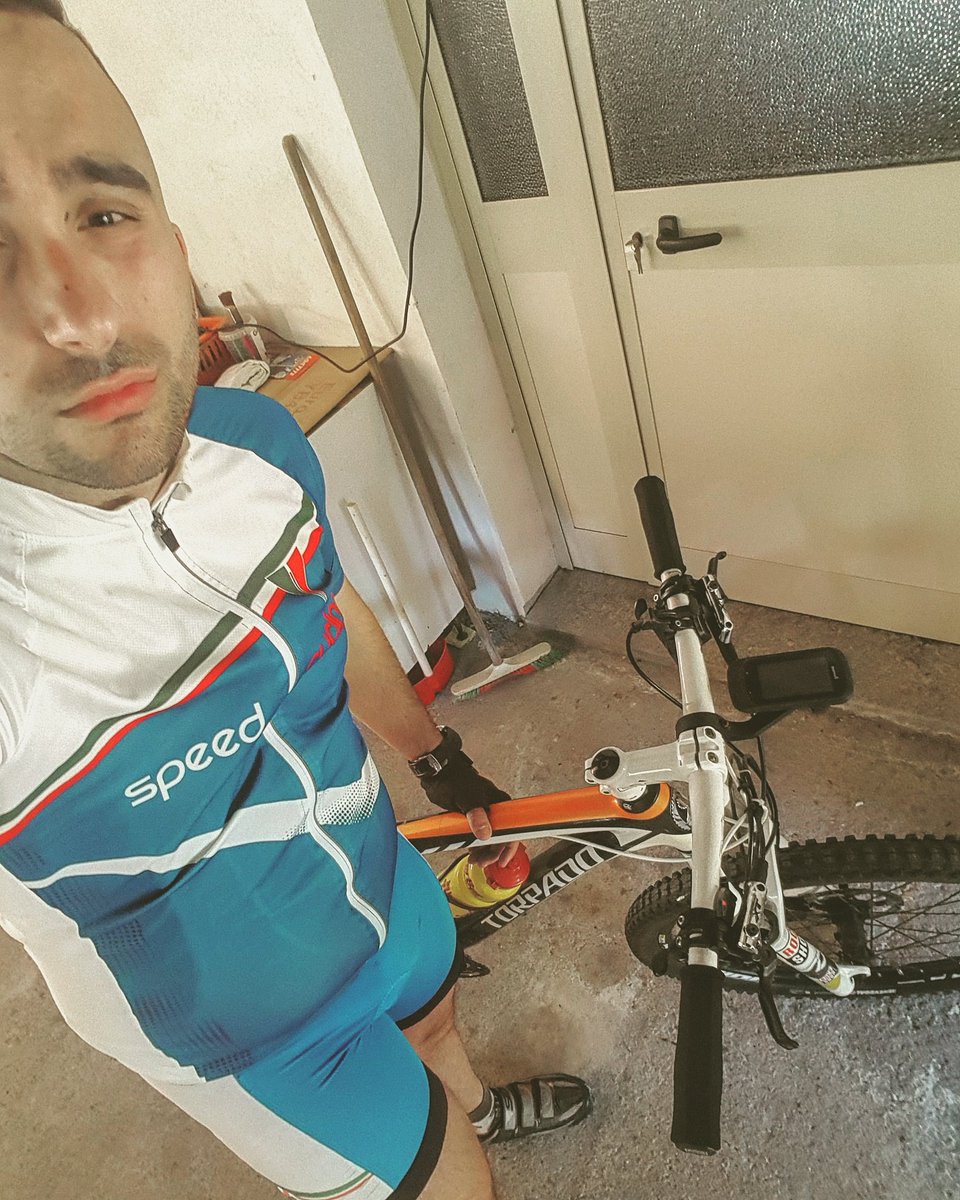 DomenicoTri96's tweet photo. Dopo Un anno si ritorna in sella.... 🚵‍♂️🚵‍♂️❤❤ #ciclismo #ReggioCalabria #melitodiportosalvo #calabria #strava https://t.co/XLaSsoviil