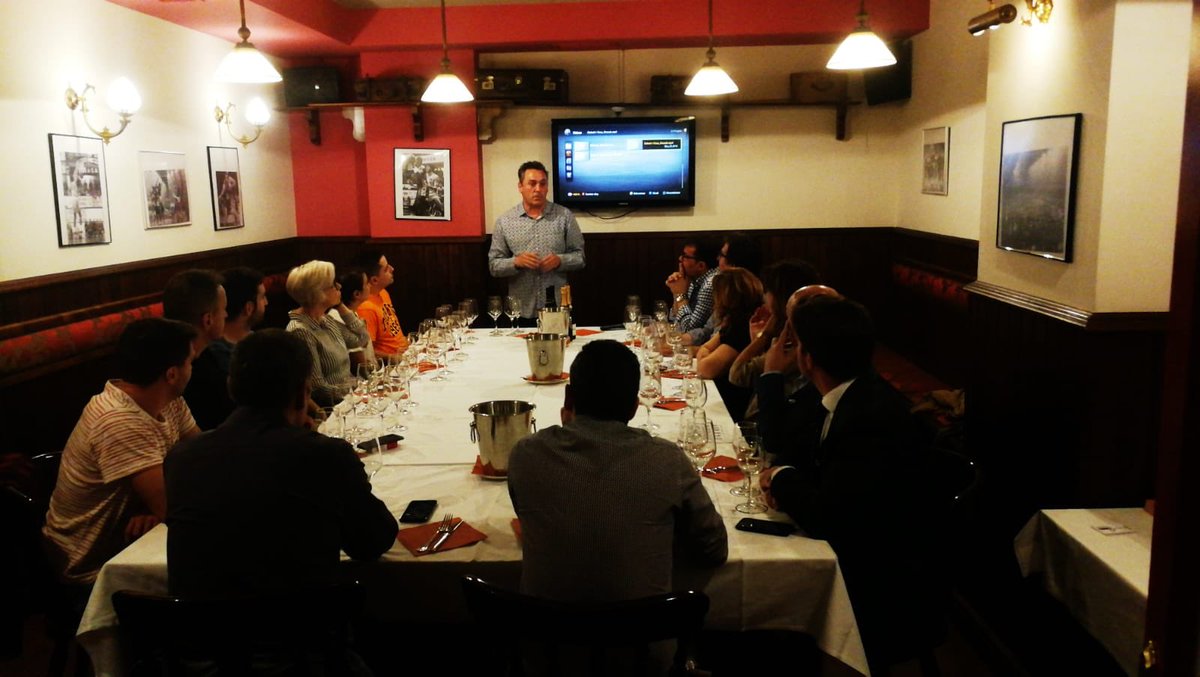 expertoenvinos's tweet photo. Gran sesión la de anoche en #Huesca con vinos de @BAlcovi @castellroig @Serra_Cavalls @reservaycata y #MasBella https://t.co/gAuHQv2ssi