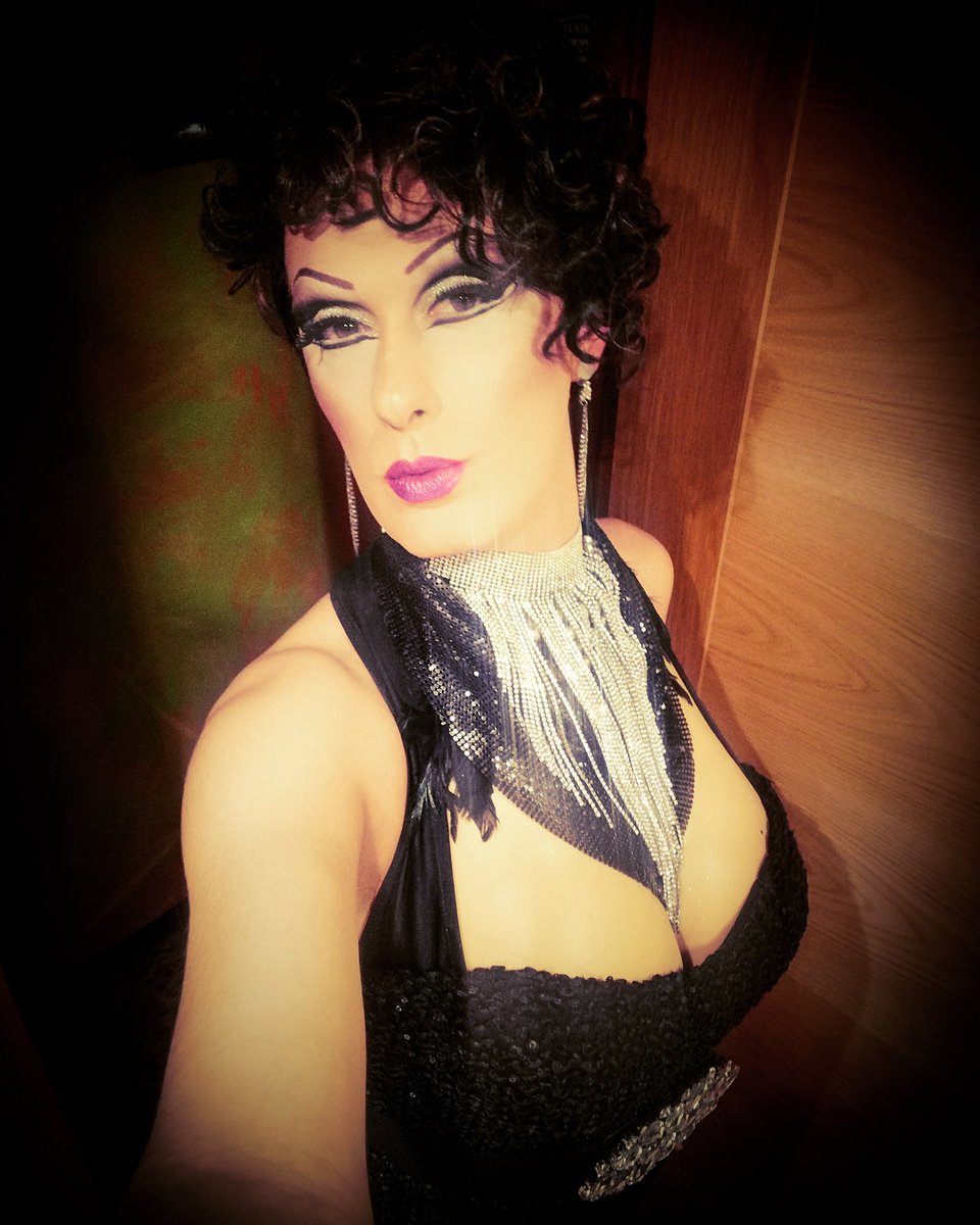 starglamdrag's tweet photo. #dragqueenshow #starglam #show #espectaculo #cantante #magia #dragqueen #show #espectaculo #gay #makeupoftheday #zaragozawalkers #voz #campodecriptana #queen #glamour #musically #pinup #photooftheday #summer #starglamdrag #variedades #musical #throwbackthursdfay https://t.co/UZAtcHYaM2
