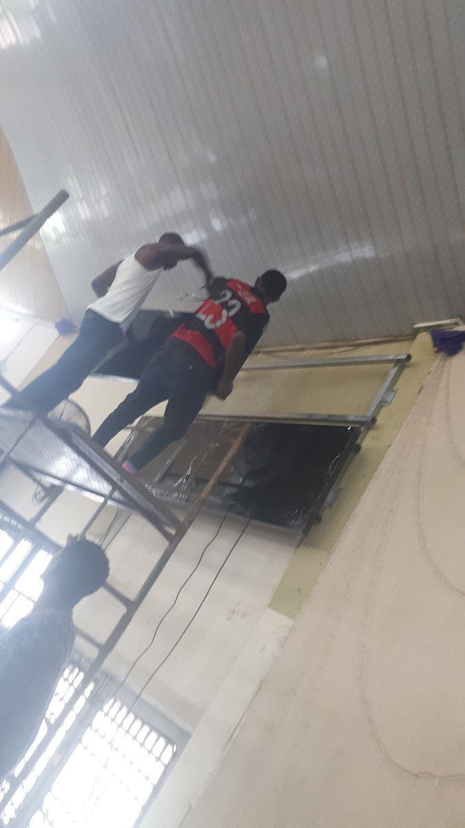 Demoflexy1's tweet image. Video wall installation.