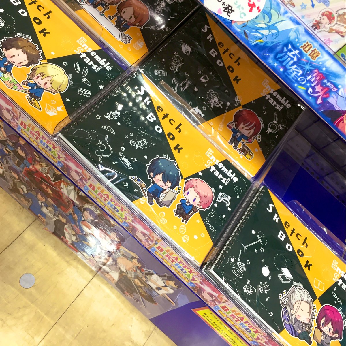 アニメイト渋谷 ラブライブ スーパースター オンリーショップ21開催 على تويتر グッズ情報 あんさんぶるスターズ Maruman Amieコラボスケッチブックが各種入荷しております なんと1p目には寄せ書き風プリントサイン入り かわいいデザインに