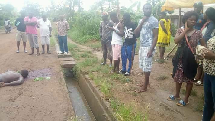 VoAmbazonia's tweet photo. #AnotherDay
#AnotherDeath
Just happening this May 24, 2019: LRC soldiers gunned down another Southern Cameroonian in #Kumba. https://t.co/ExsQRktZQN