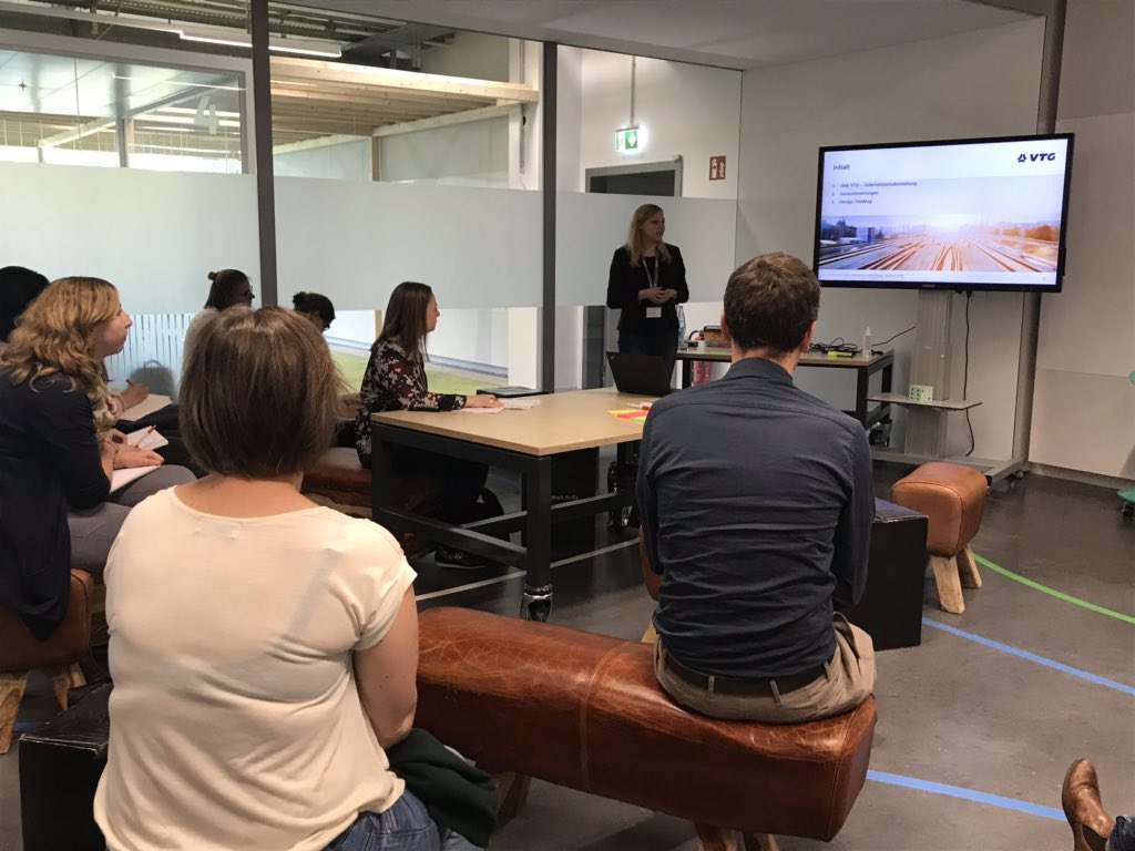 Session mit <a href="/Steffiii85/">Stefanie Stindl</a> zum Thema „Vom Bewerber zum Azubi - mit Design Thinking zu neuen Ideen von der Erstansprache zum 1. Arbeitstag“  Ich bin gespannt! 😃🤓🚀