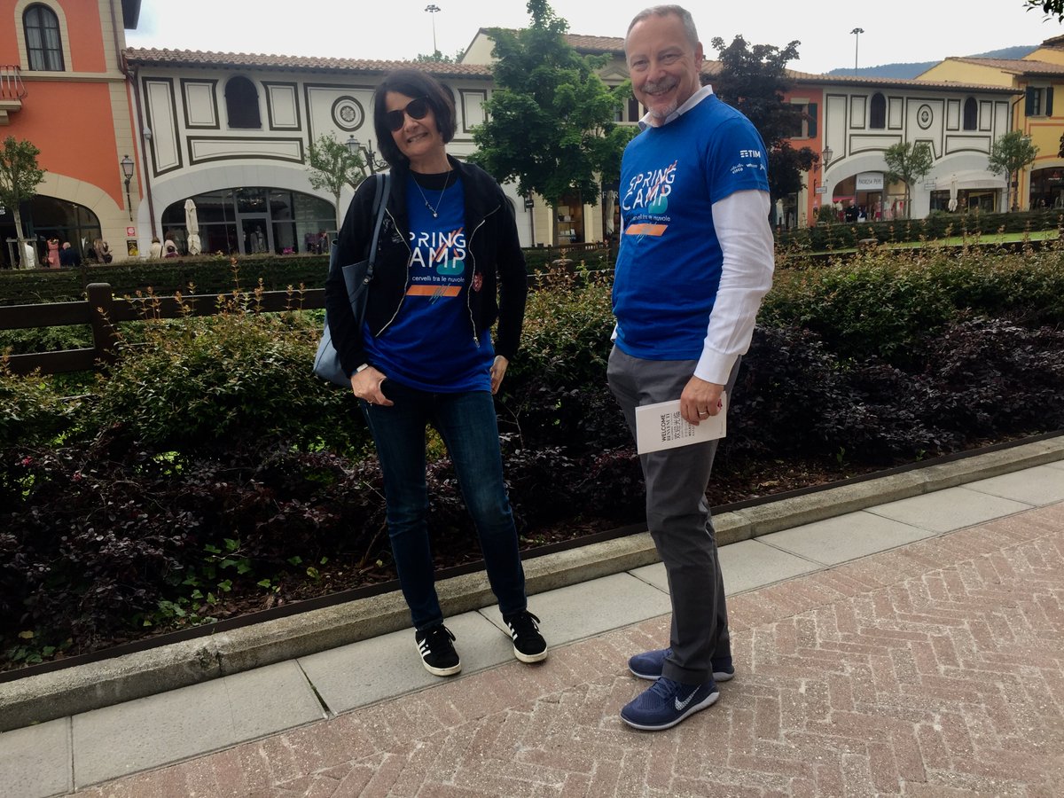TIM_Enterprise's tweet photo. Un giorno con product manager, venditori e partner tecnologici anche per il terzo gruppo di lavoro a #TIMSpringCamp. Presentata la proposta One Stop to the Cloud, una piattaforma di #Cloud management con software @BMCSoftware. Guarda la gallery! https://t.co/lrtN6CwnPk