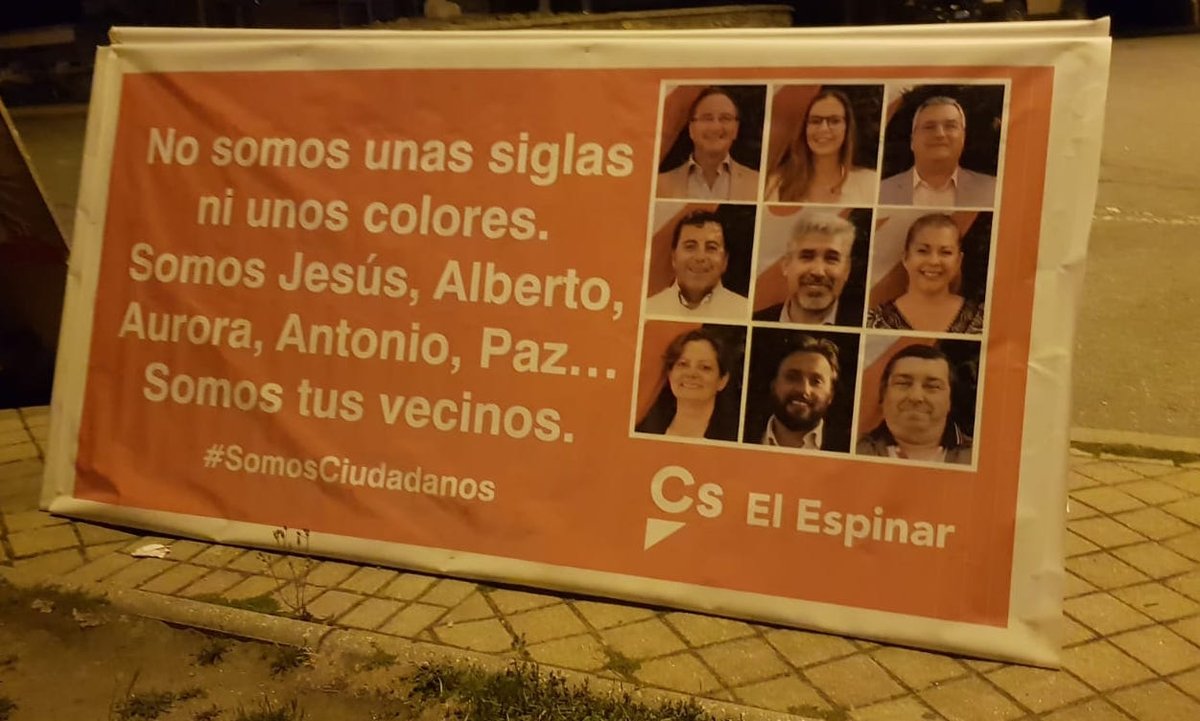 Intensa noche del equipo de Cs El Espinar para trasladar los últimos mensajes a nuestros vecinos. Nuestra ilusión por conseguir un cambio de rumbo hacia un futuro brillante no tiene límites. 💪🍊😃  #VamosVecinos #VamosElEspinar #ElCambioQueViene