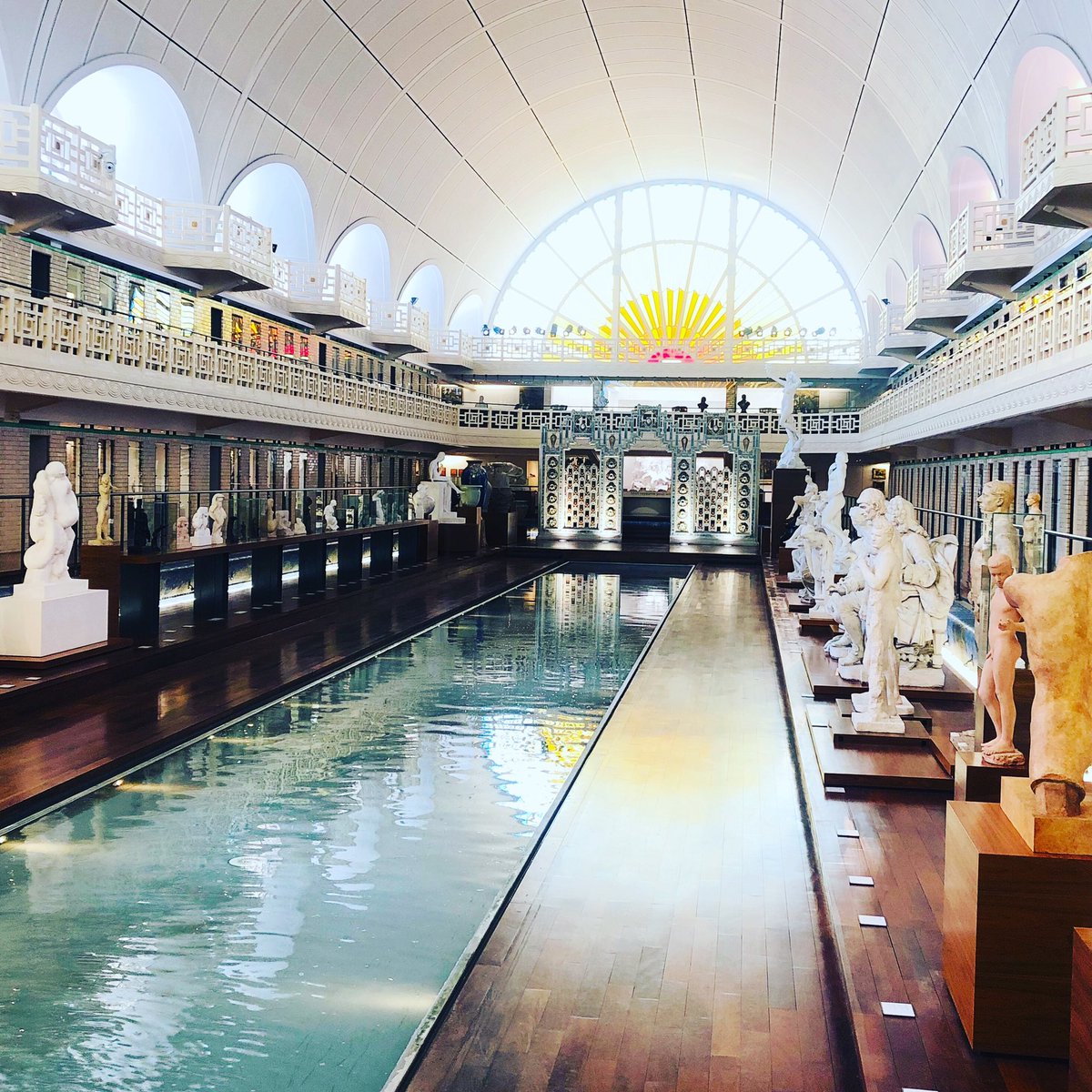 adacgvaf's tweet photo. Journée de rencontres de l’Asso des DAC des Grandes Villes et Agglomérations de France : 1ère étape au Musée la Piscine de Roubaix, avec Bruno Gaudichon son fondateur et directeur https://t.co/OW3aNYhsqS