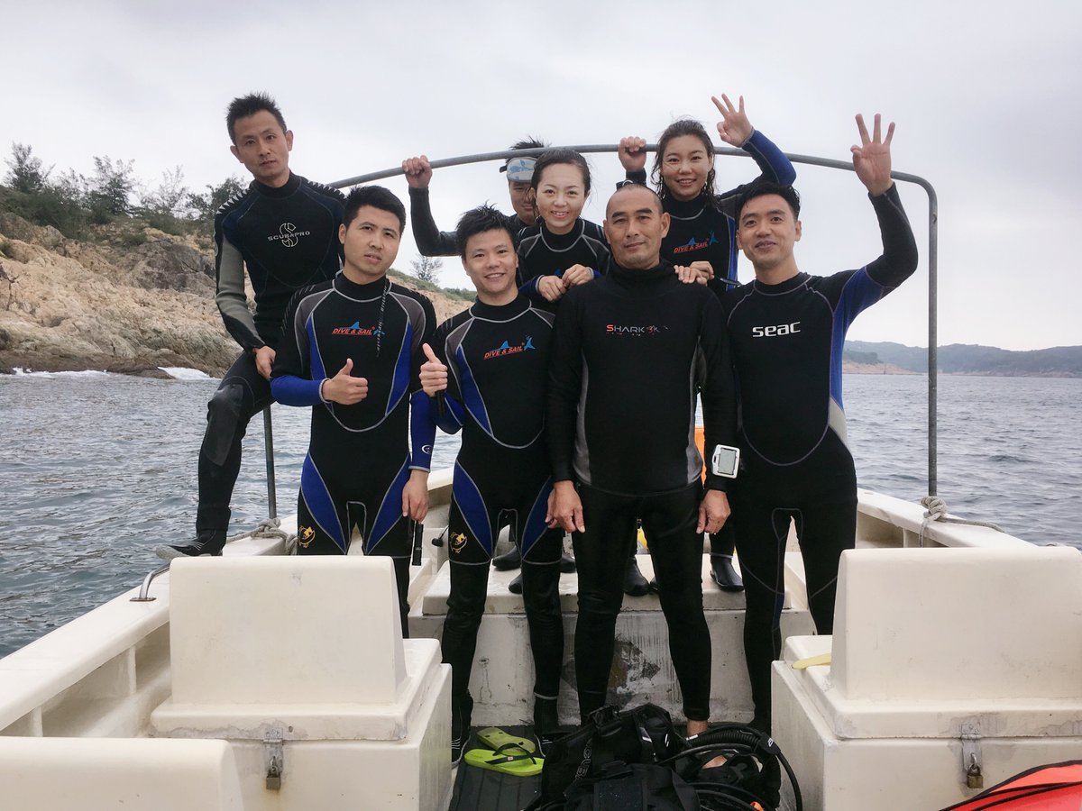 diveprolights's tweet photo. Completed AOW yesterday!😁
And thanks to the DeepBlue team who educated us- instructors Song, Pei and Lee. It was a great, challenging and rewarding time doing our dives! We're looking forward to our next dives and buddies😉🤟

#Divepro #Diveprolights #OW #AOW #Divingcourse https://t.co/6YpjtqqBln