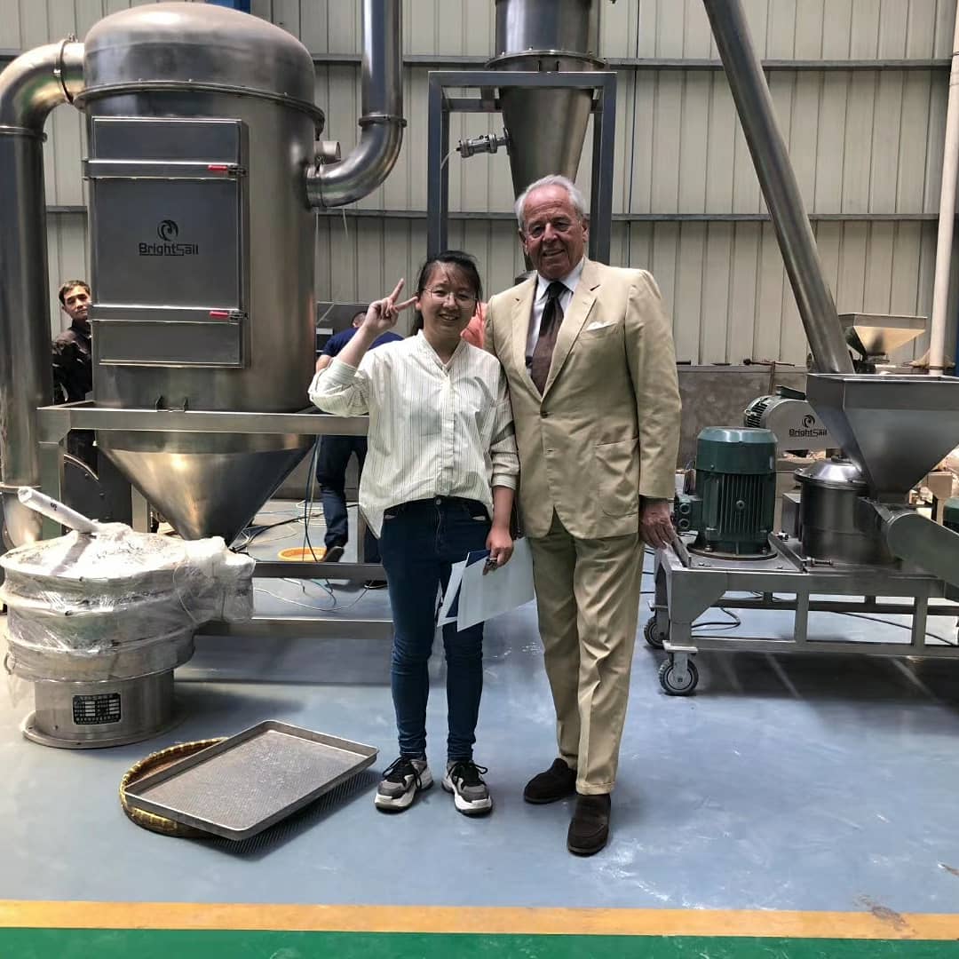 Monicaliulijuan's tweet image. Busy day[鼓掌], three clients came to our factory for a visit. They are from Australia, the United States and France.
#PulverizerMachine