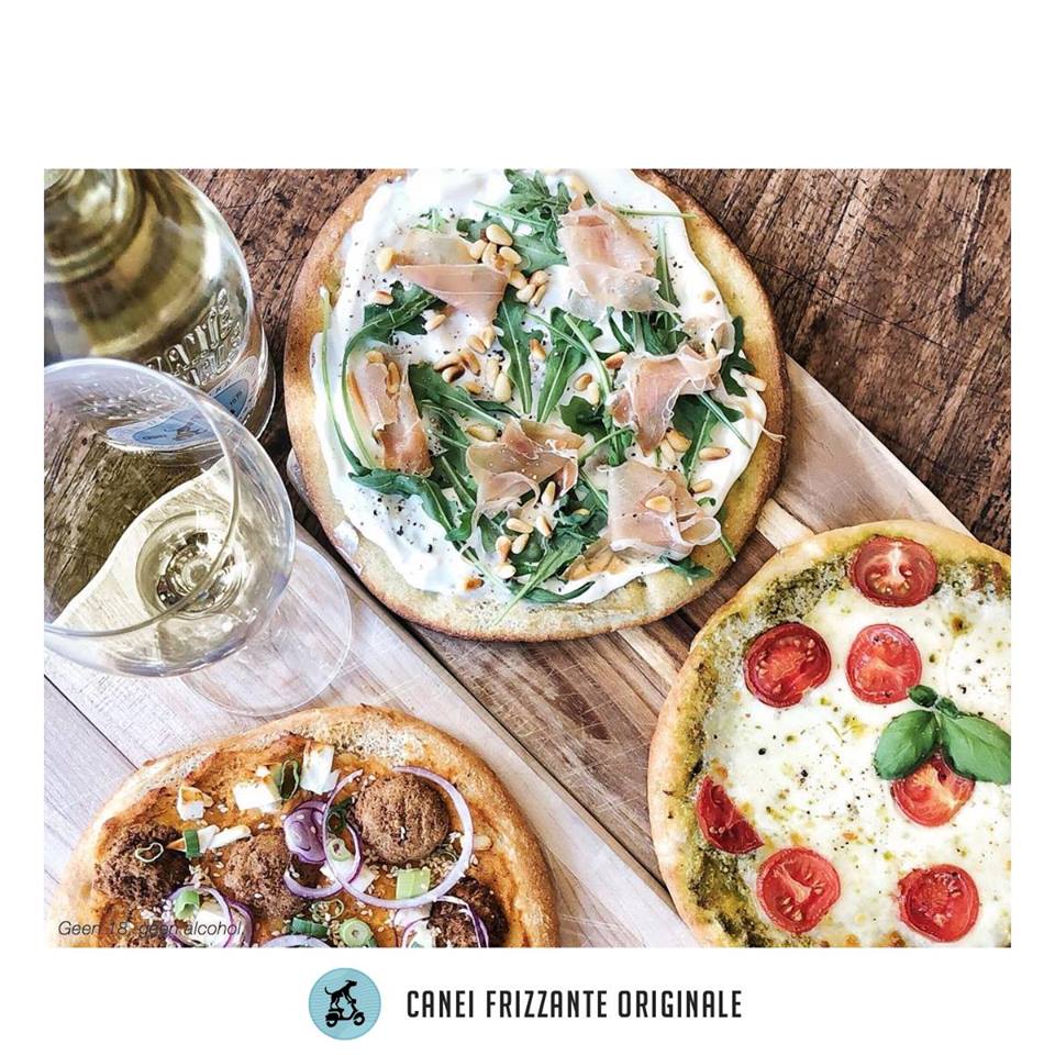 caneispain's tweet photo. ¿Llega el fin de semana y quieres preparar una cena romántica para esa persona especial, pero no tienes ni idea de qué hacer? ❤️

Haz de cualquier cena algo especial con una copa de #Canei. Vive tus mejores momentos junto a tu #frizzante favorito. https://t.co/jtK65jUHT2