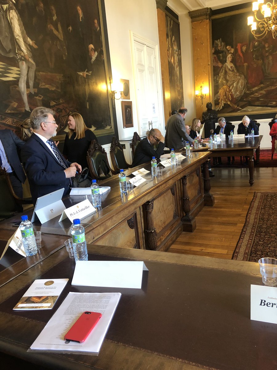 Mention spéciale du Jury du prix Ludovic Trarieux au Barreau de Crimée pour son attitude courageuse de protection d’un avocat poursuivi en refusant la radiation demandée par les pouvoirs publics.