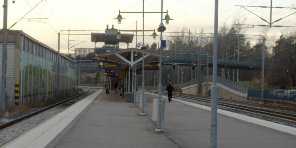 gonow_fi's tweet photo. Pitäjänmäellä liikkuessasi löydät yhden pysäköintipaikoistamme Takkatieltä. 🅿️

Aseman läheisyyden lisäksi löydät alueelta runsaasti erilaisia yrityksiä. #pitäjänmäki #yhteiskäyttöauto

https://t.co/UwjG4WT6jY https://t.co/SBxjkjTlOJ