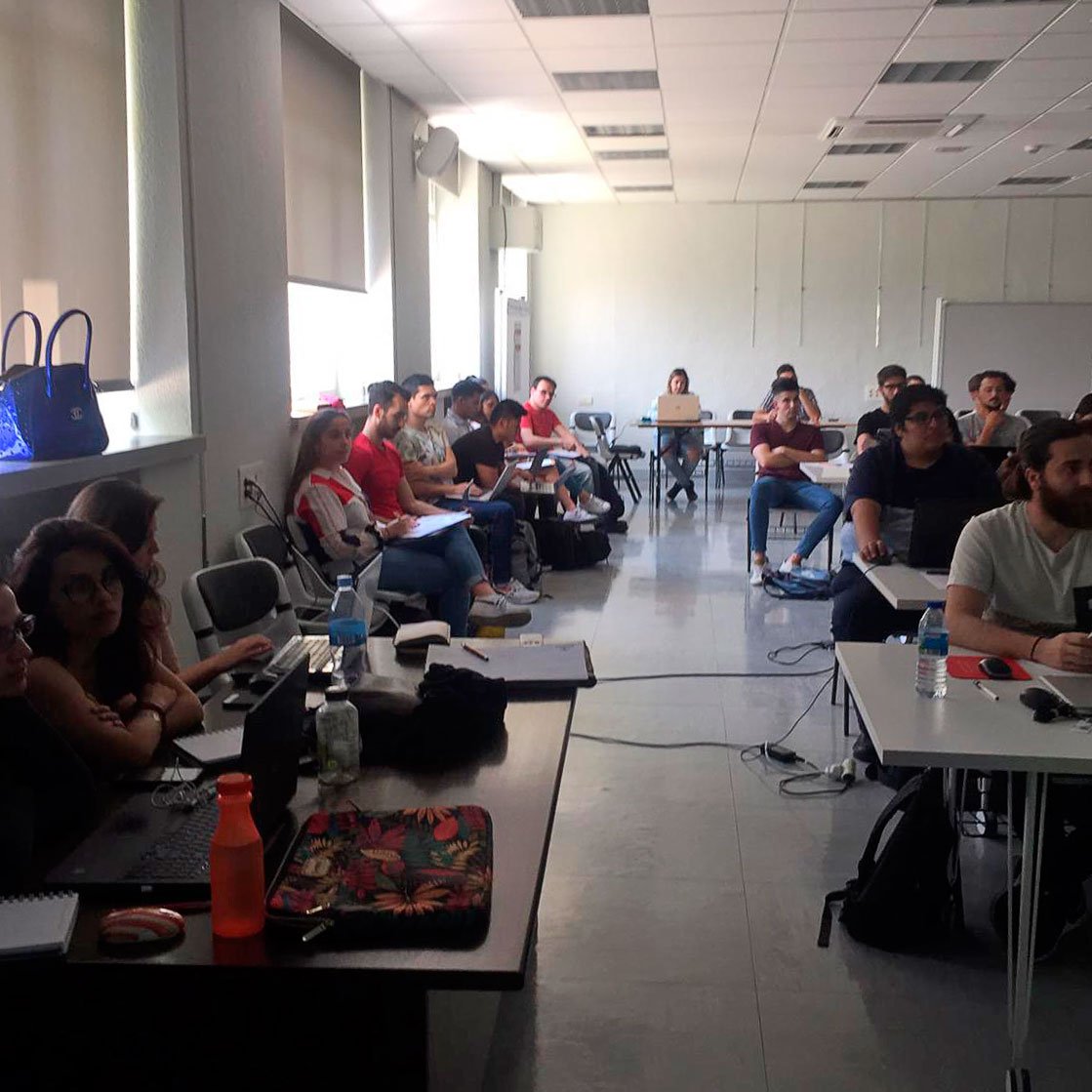 MasterMejorr's tweet photo. Ayer jueves, 23 de mayo, tuvo lugar un taller sobre el Informe de Evaluación del Edificio (IEE) a cargo del Instituto de la Construcción de Castilla y León, con la participación conjunta de alumnos del Máster y alumnos de Rehabilitación del Grado. https://t.co/UHF1iEk87C