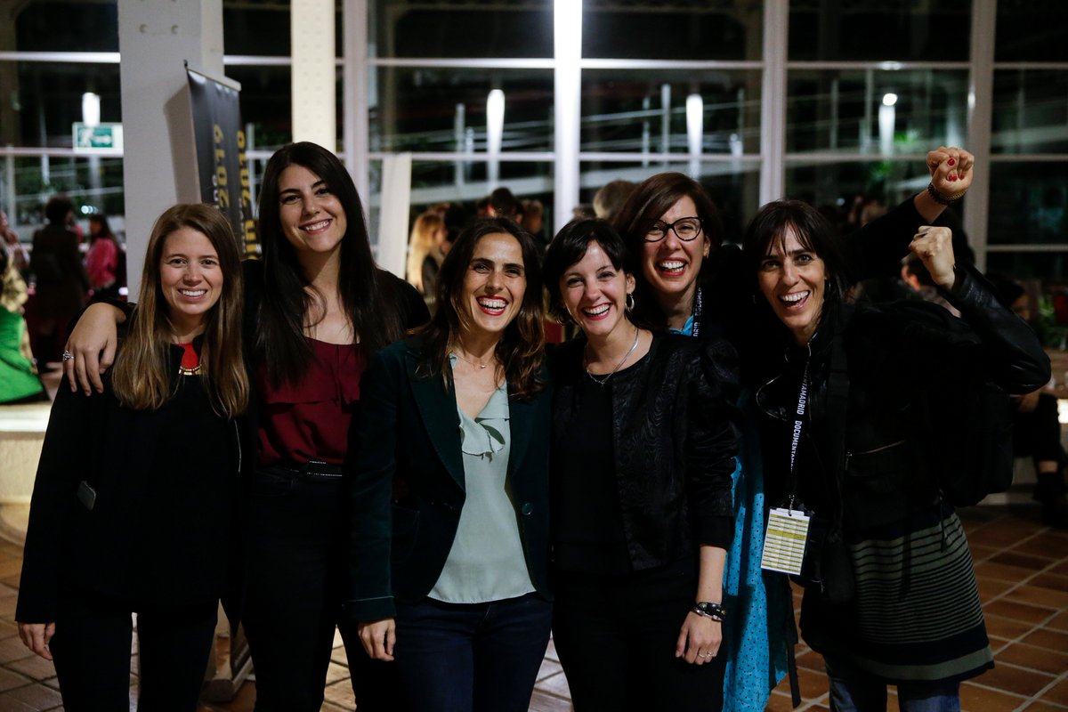 LasEspigadoras's tweet photo. 🎊¡Así de felices despedimos una edición más de @DocumentaMadrid!
Una aventura a la que nos lanzamos acompañadas de un equipo de mujeres increíbles que han puesto toda su energía y cariño en haceros llegar la programación de la 16ª edición.
#Documenta2019 #QuechuaporCoya #Rucula https://t.co/cVoxE1pR3o