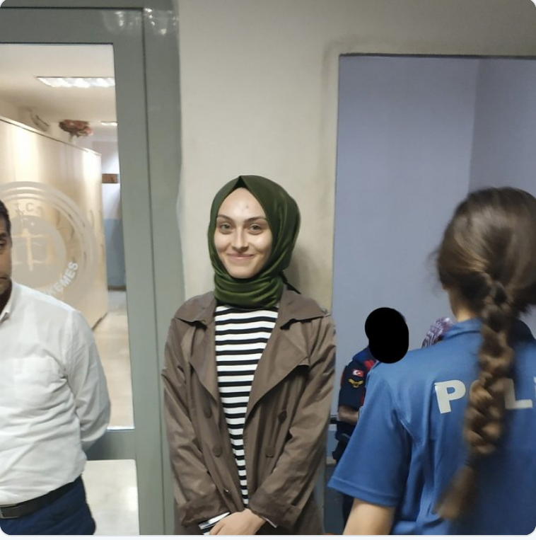omurbitiyor's tweet photo. #HayırlıCumalar
#SenanuraÖzgürlük
#FreeSenanur
@TurkeyPurge Her father was prisoned unjustly and died from cancer. Senanur was jailed for inviting her foreign friends to have iftar dinner at their house. @ILhumanities https://t.co/HdI01Gbhlm